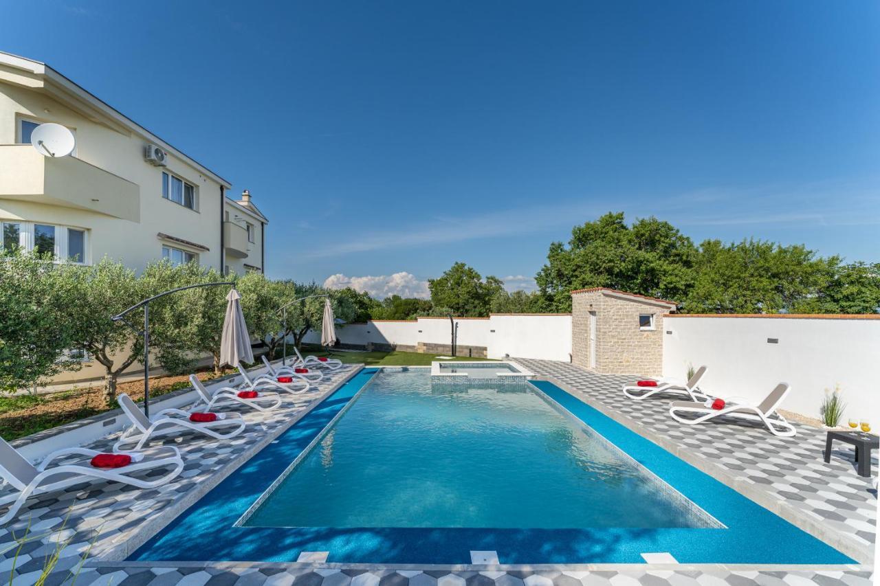 Apartment Miruna S Bazenom Donje Rastane Exterior foto
